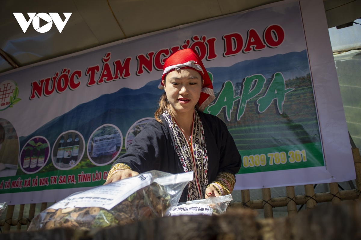 a glimpse of wintery festival on bac ha plateau picture 9