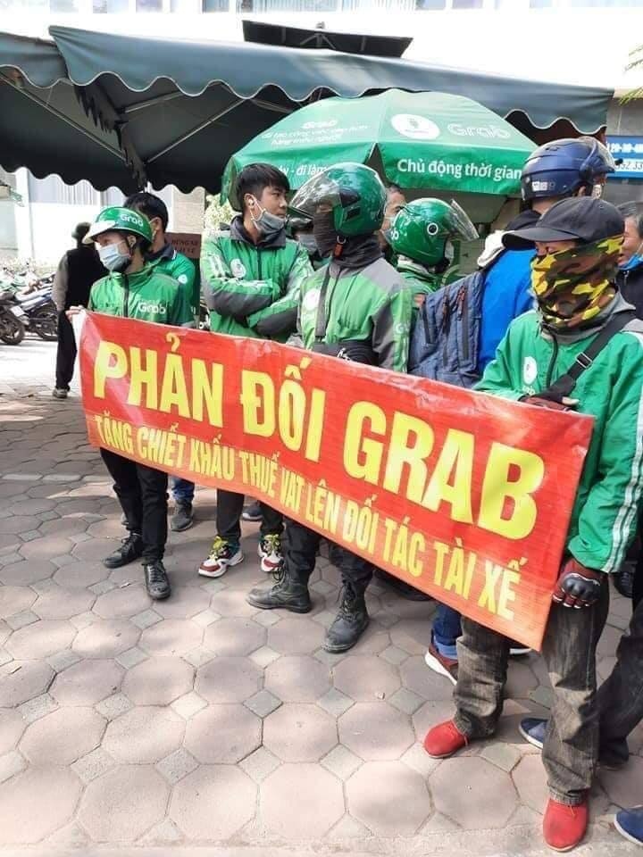 grab tang phan trich nop cua tai xe la sai, nguoi tieu dung lai chiu thiet hinh anh 1