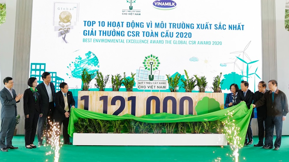 vinamilk hoan thanh muc tieu trong hon 1,1 trieu cay xanh cho viet nam trong nam 2020 hinh anh 1