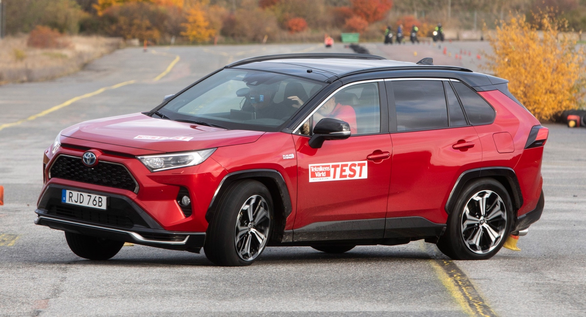 Toyota RAV4 giá 24 tỷ đồng hàng độc tại Việt Nam lộ diện với chi tiết lạ ở  phía trước