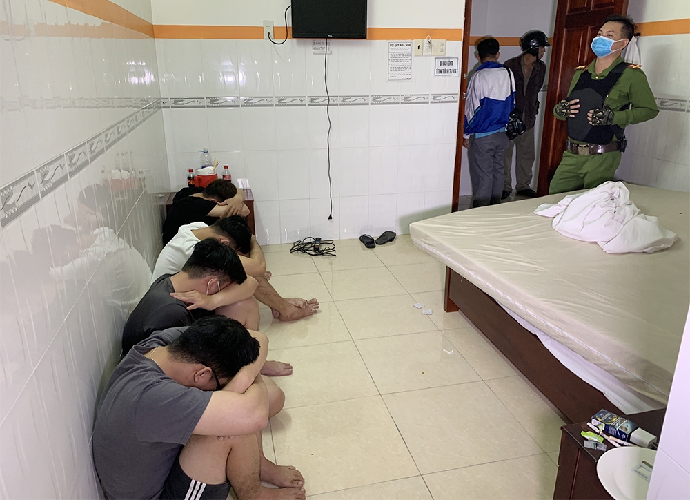 Phát hiện 15 đối tượng "bay, lắc" trong khách sạn