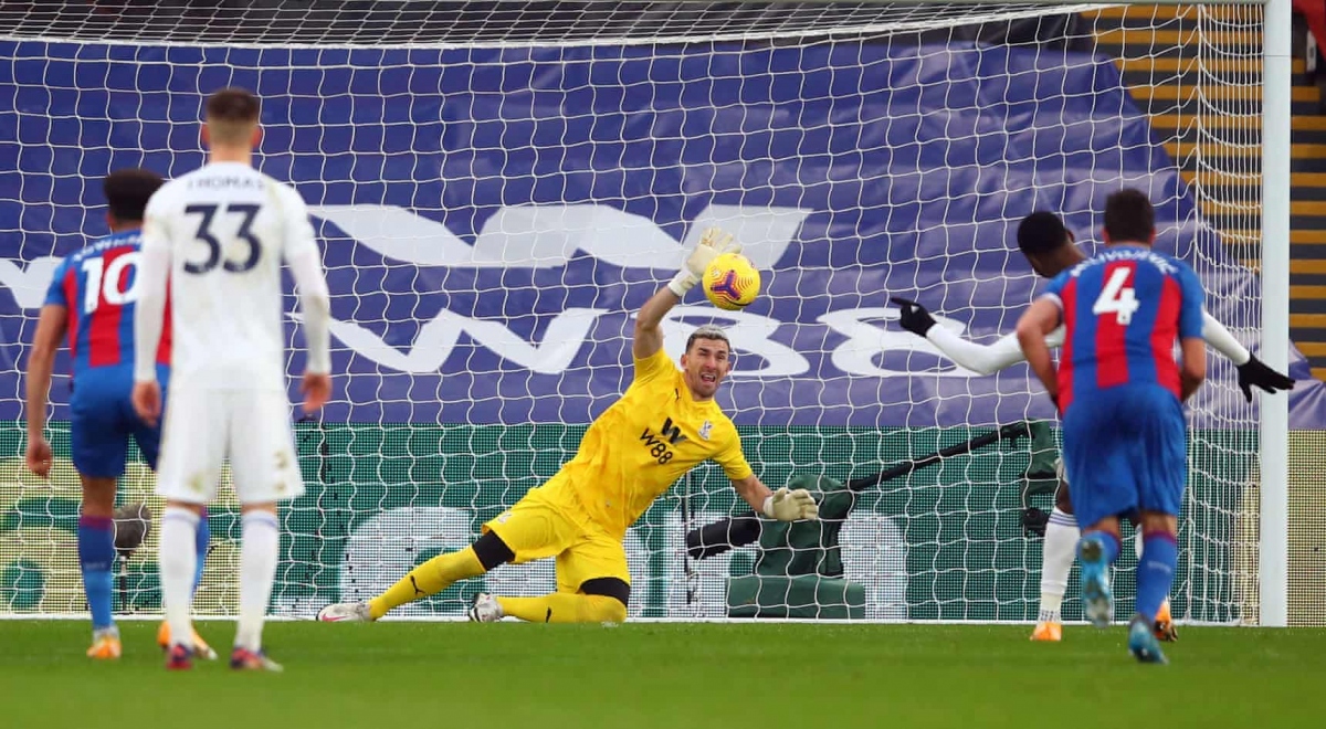 Leicester tiếc nuối khi Kelechi Iheanacho đá hỏng phạt đền. (Ảnh: Getty)