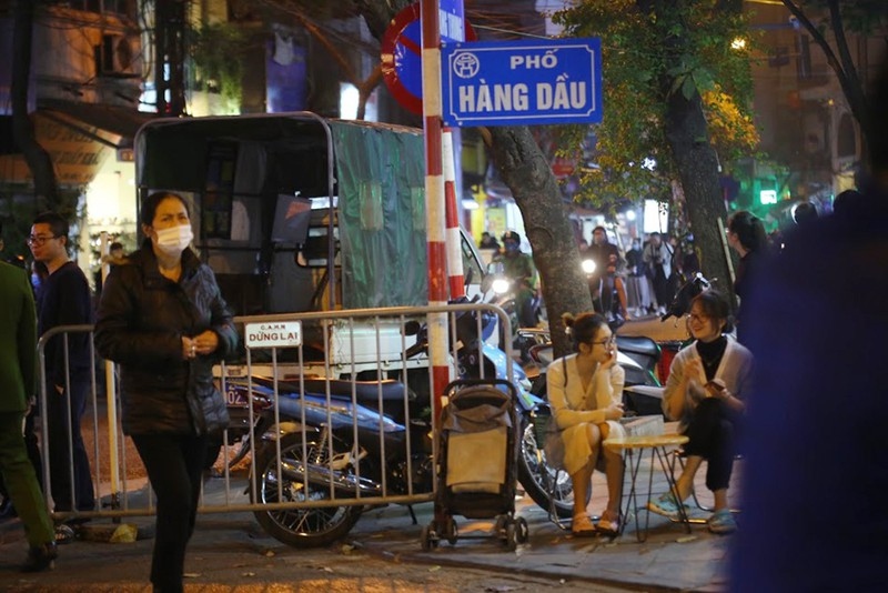 pedestrian streets expanded around hoan kiem lake picture 4