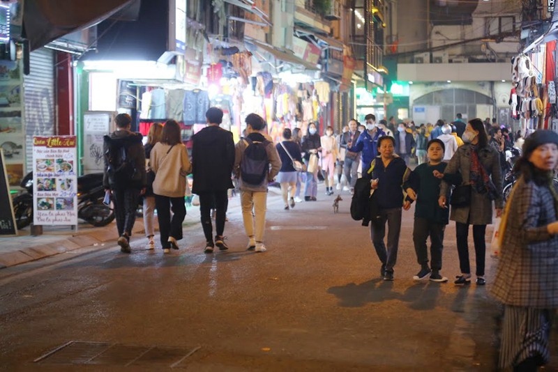 pedestrian streets expanded around hoan kiem lake picture 9
