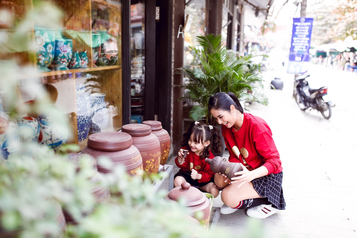 ngọc hân mặc áo đôi, cùng con gái hồng quế đi làm gốm hình ảnh 12 ngoc han mac ao doi, cung con gai hong que di lam gom hinh anh 12