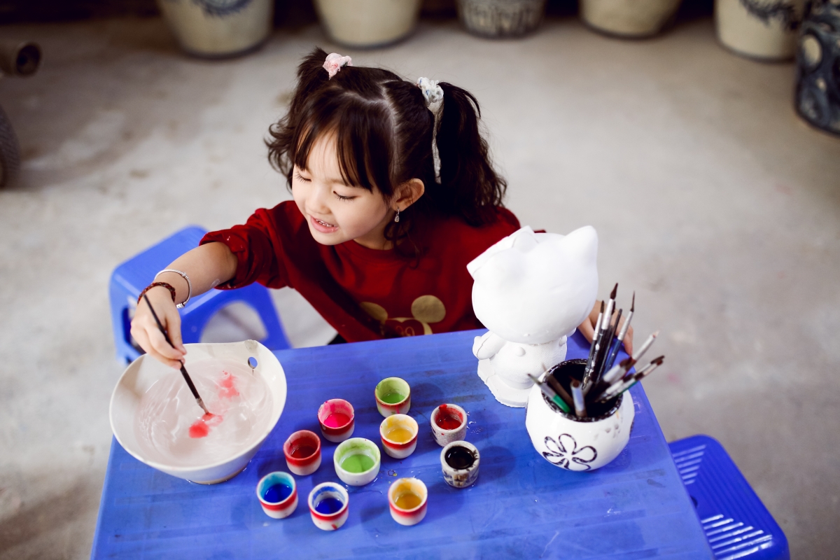 ngọc hân mặc áo đôi, cùng con gái hồng quế đi làm gốm hình ảnh 4 ngoc han mac ao doi, cung con gai hong que di lam gom hinh anh 4