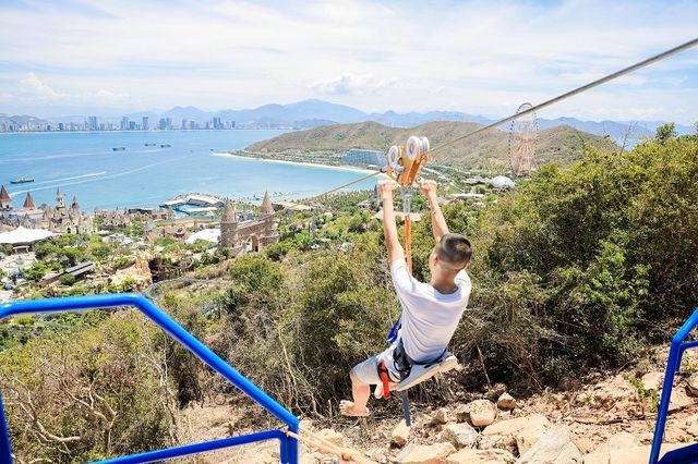 Recently ziplining has become a very popular activity in localities such as Lam Dong, Thua Thien Hue, and Quang Binh. The service usually costs VND250,000, equivalent of US$10.9, per person.
