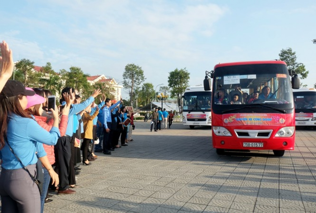 tang 3000 ve may bay, ve xe mien phi cho sinh vien, cong nhan ve que don tet hinh anh 1