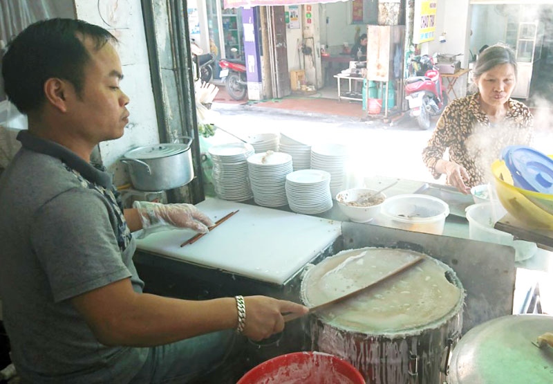 banh cuon cao bang, a must-try dish in hanoi picture 1