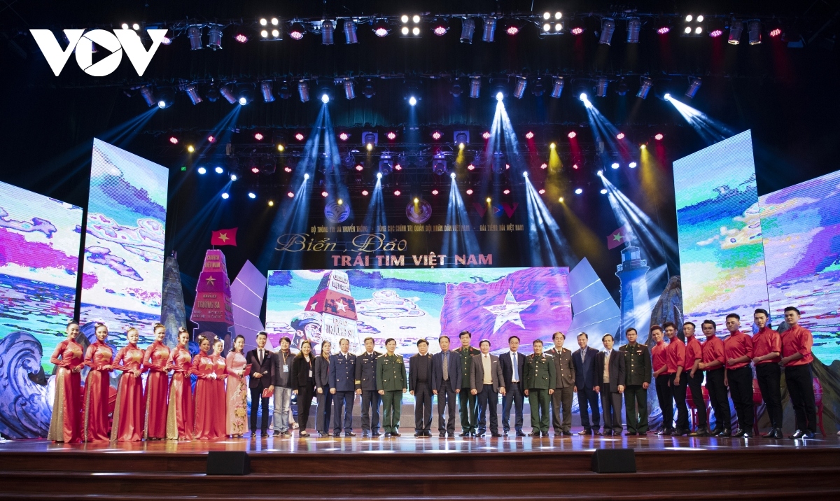 vov music gala honours soldiers on sea and islands picture 11