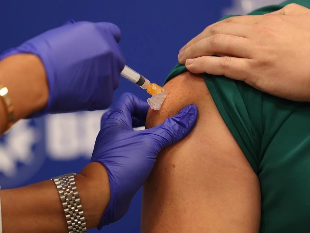 australia se hoan thanh tiem chung vaccine covid-19 cho nguoi dan vao thang 10 2021 hinh anh 1