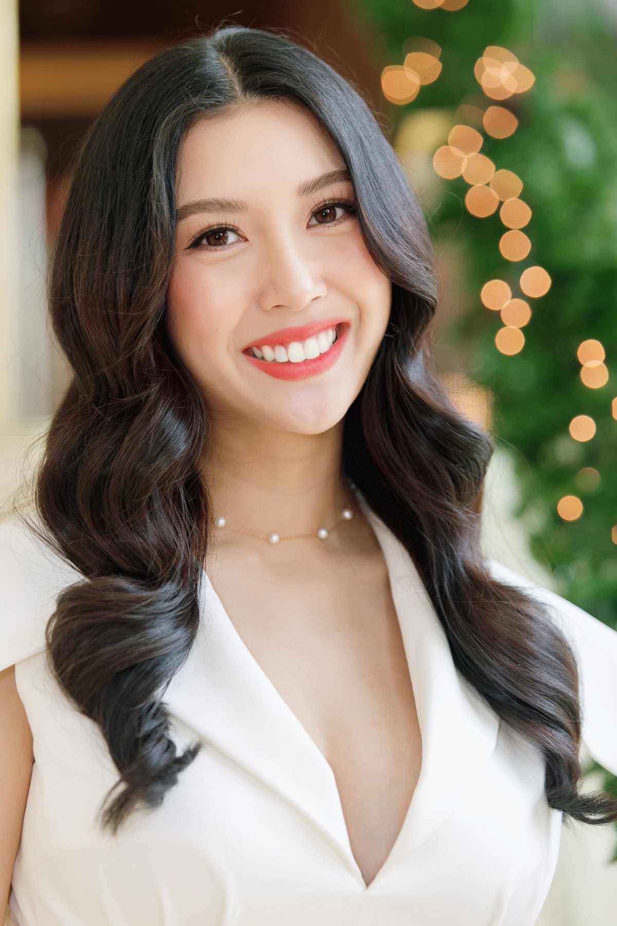Á hậu Thuý Vân rạng rỡ sau sinh.