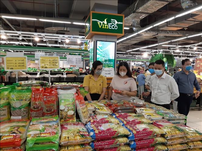 hanoi pledges sufficient commodities for upcoming tet picture 1
