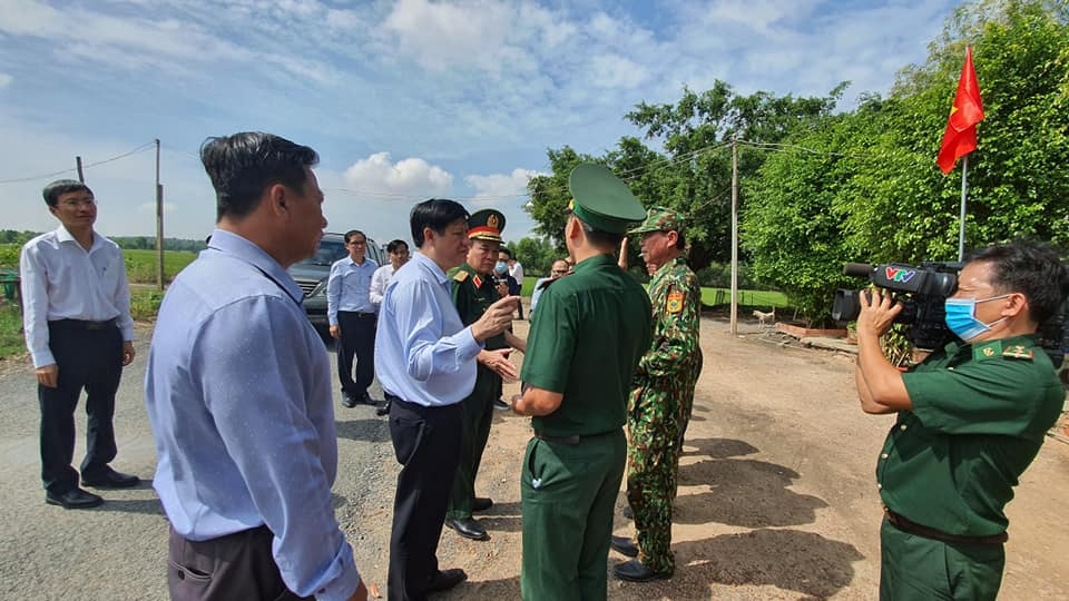 bo truong bo y te lam viec voi tinh tay ninh ve cong tac phong chong dich covid-19 hinh anh 2