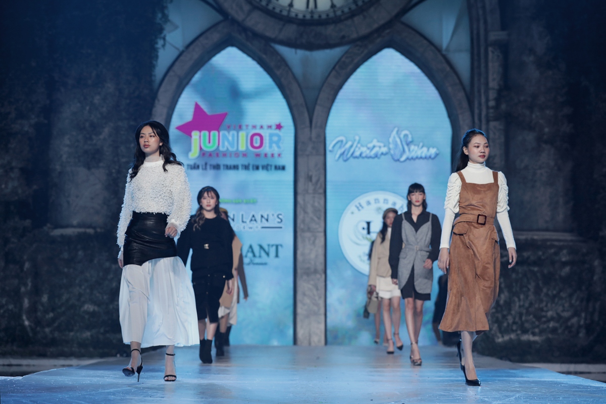 choang ngop voi nhung man trinh dien cua dan mau nhi tai vietnam junior fashion week hinh anh 11