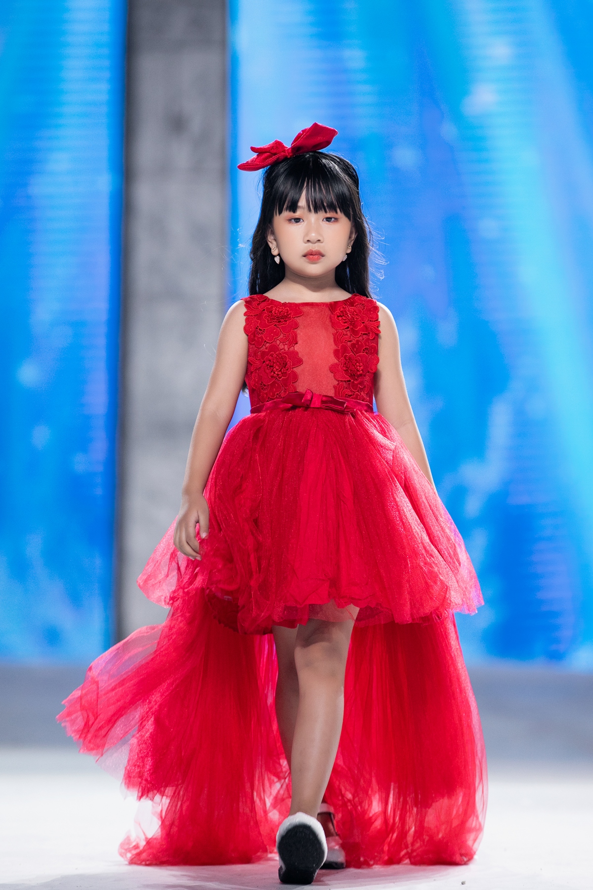 con gai xuan lan khoe kha nang catwalk chuyen nghiep hinh anh 16