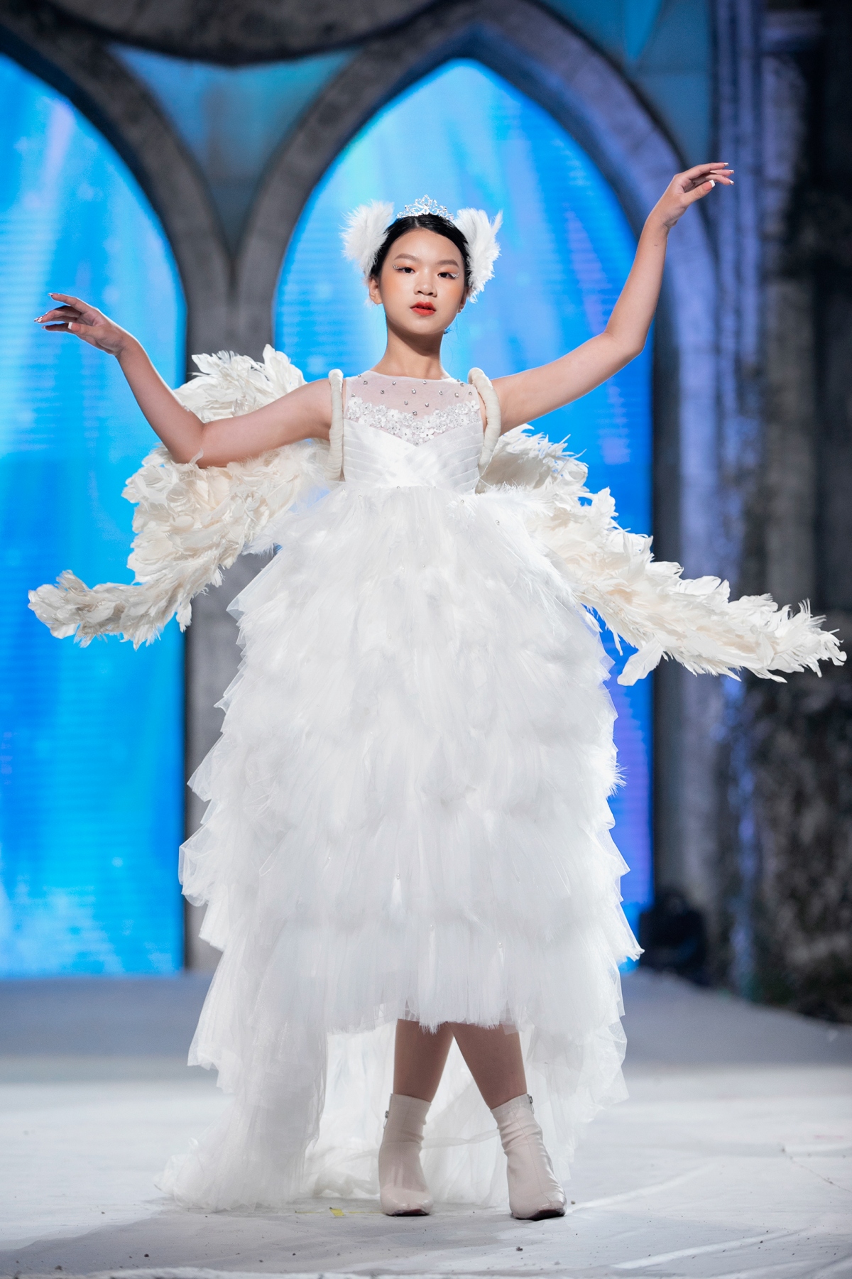 con gai xuan lan khoe kha nang catwalk chuyen nghiep hinh anh 7