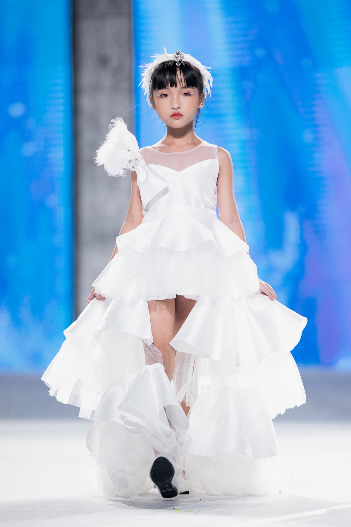 con gai xuan lan khoe kha nang catwalk chuyen nghiep hinh anh 17