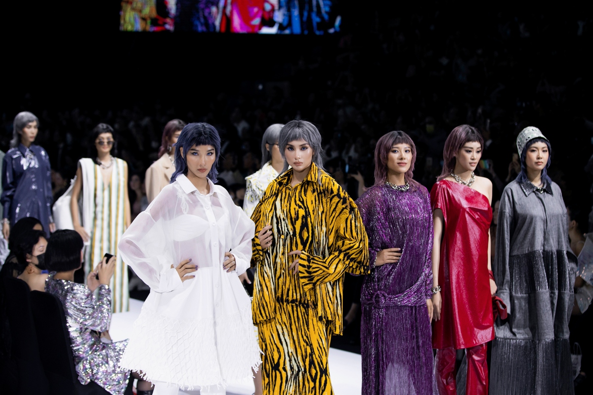 tân hoa hậu Đỗ thị hà lần đầu catwalk trong show của công trí tại tuần lễ thời trang hình ảnh 1 tan hoa hau Do thi ha lan dau catwalk trong show cua cong tri tai tuan le thoi trang hinh anh 1