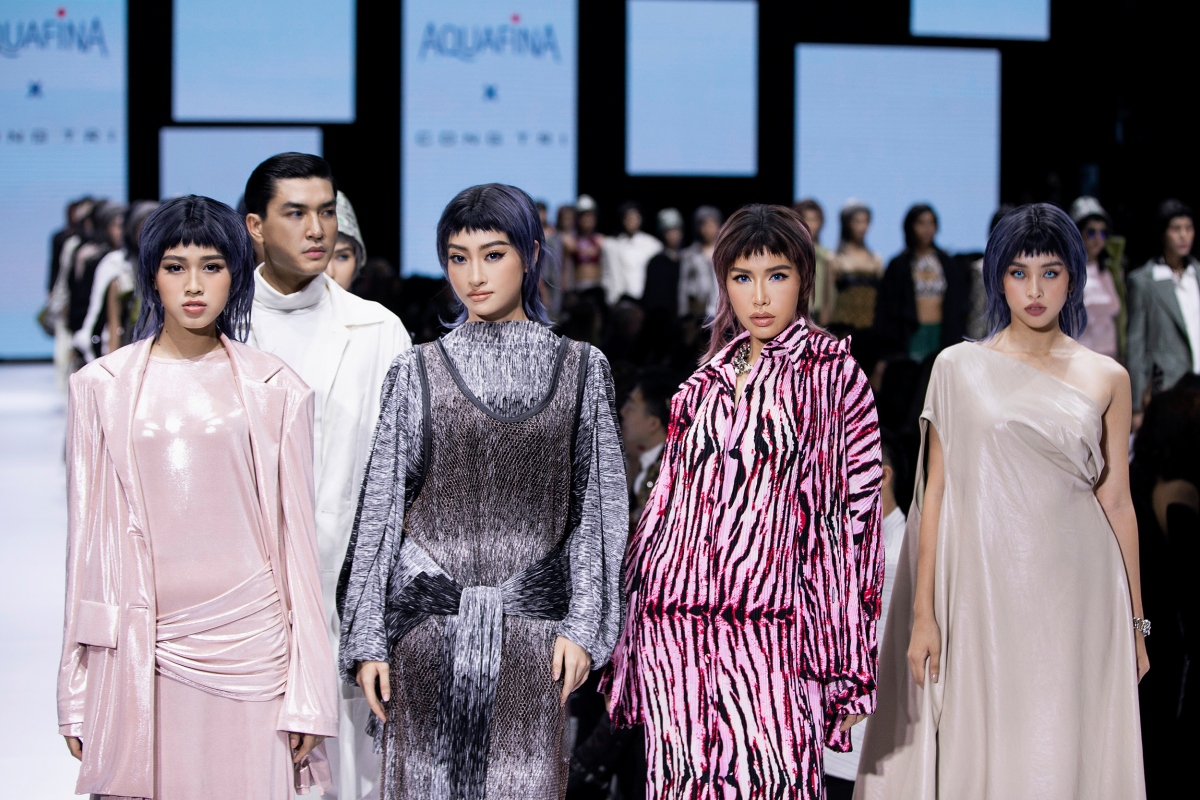 tân hoa hậu Đỗ thị hà lần đầu catwalk trong show của công trí tại tuần lễ thời trang hình ảnh 2 tan hoa hau Do thi ha lan dau catwalk trong show cua cong tri tai tuan le thoi trang hinh anh 2