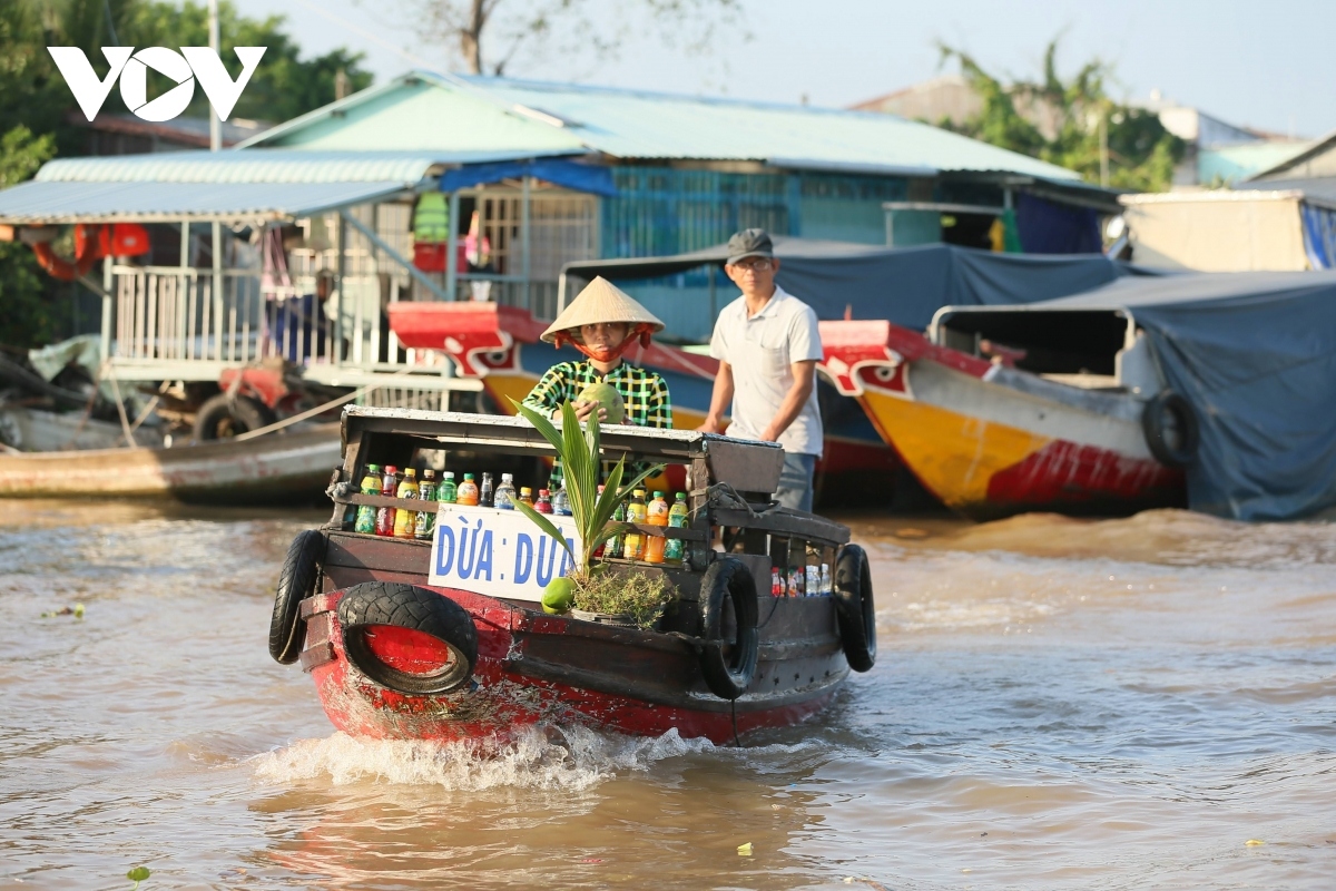 a day out to discover cai rang floating market picture 8