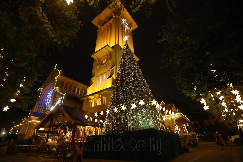 churches in hanoi shine with colourful decorations ahead of christmas picture 1