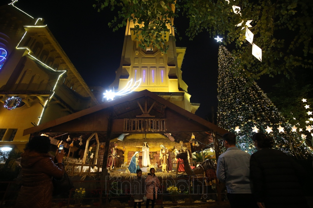 churches in hanoi shine with colourful decorations ahead of christmas picture 2