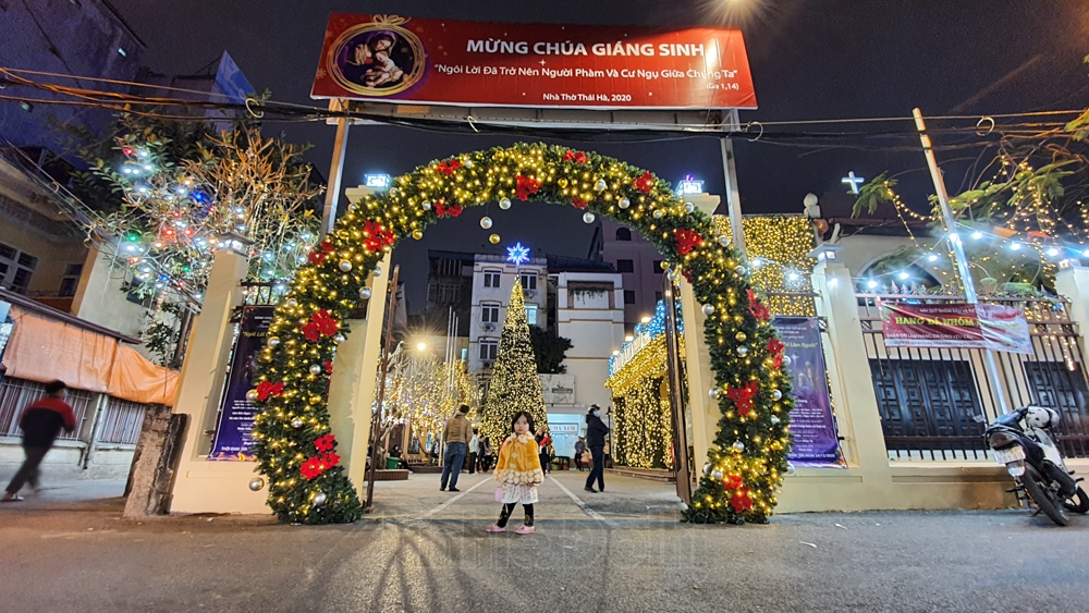 churches in hanoi shine with colourful decorations ahead of christmas picture 4