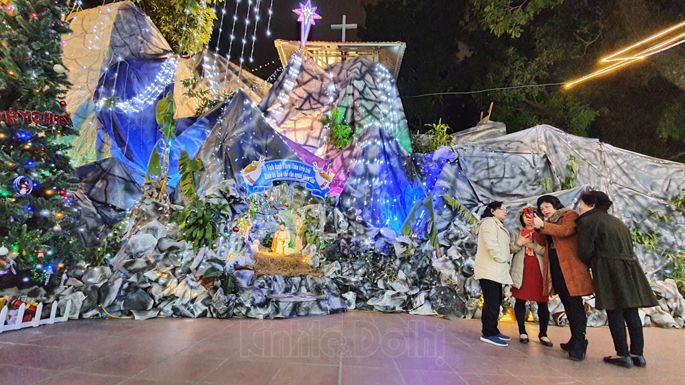 churches in hanoi shine with colourful decorations ahead of christmas picture 7