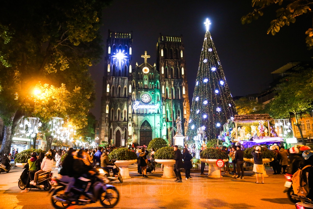churches in hanoi shine with colourful decorations ahead of christmas picture 8