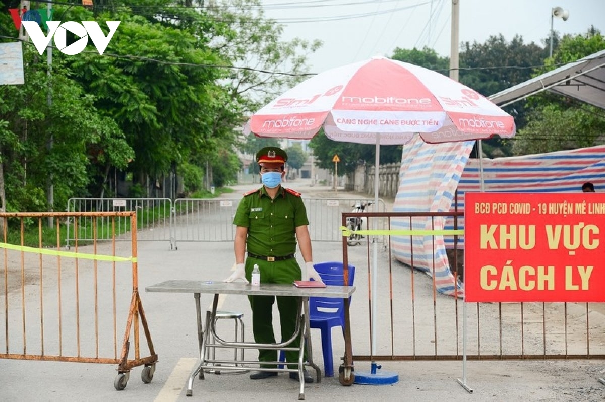 On Apr. 6, the virus emerged in Ha Loi village on the outskirts of Hanoi capital. A total of 13 cases were detected. A lock-down was imposed, affecting about 13,000 local residents. (Photo: Nguyen Ngan)