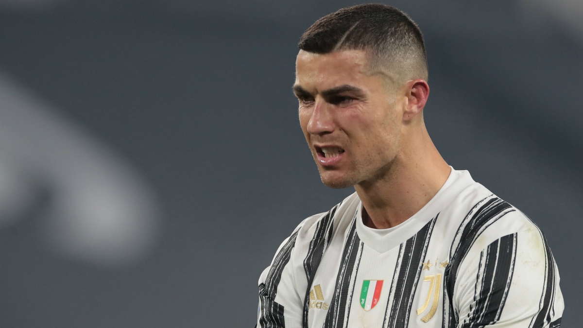 ronaldo bat luc, juventus tham bai truoc fiorentina hinh anh 2