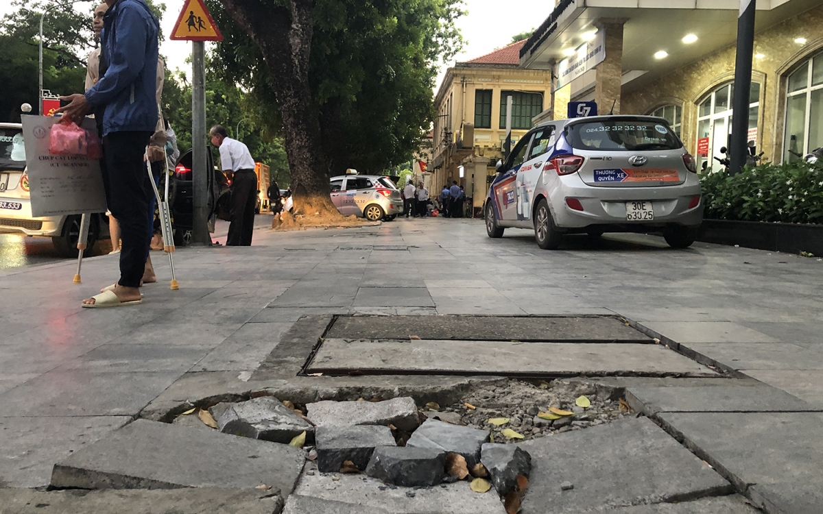 Lát đá vỉa hè Hà Nội: "Phát hiện có nơi làm không đúng quy định"