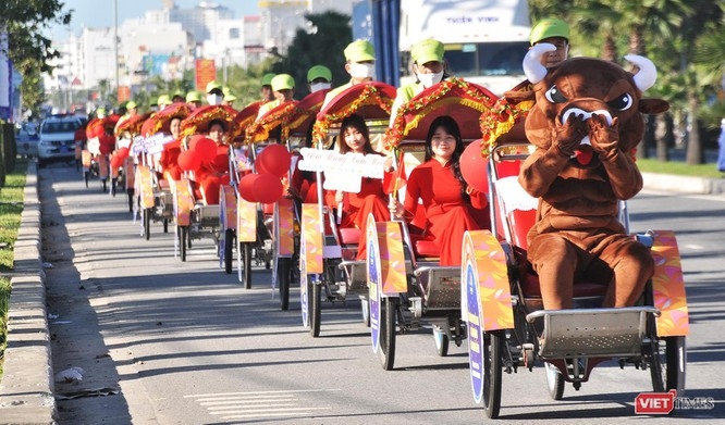 cyclo parade kicks off da nang new year festival 2021 picture 1