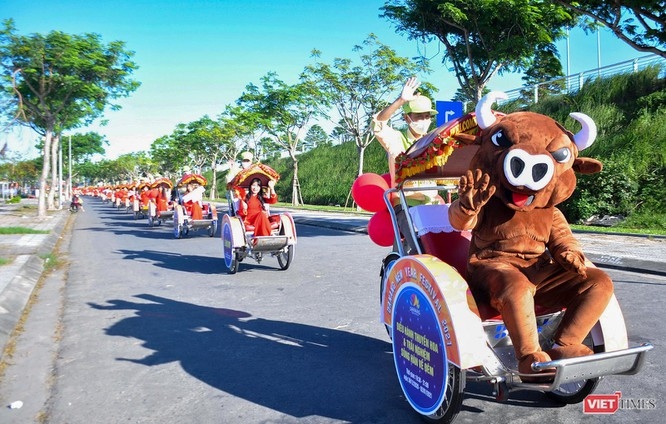 cyclo parade kicks off da nang new year festival 2021 picture 4
