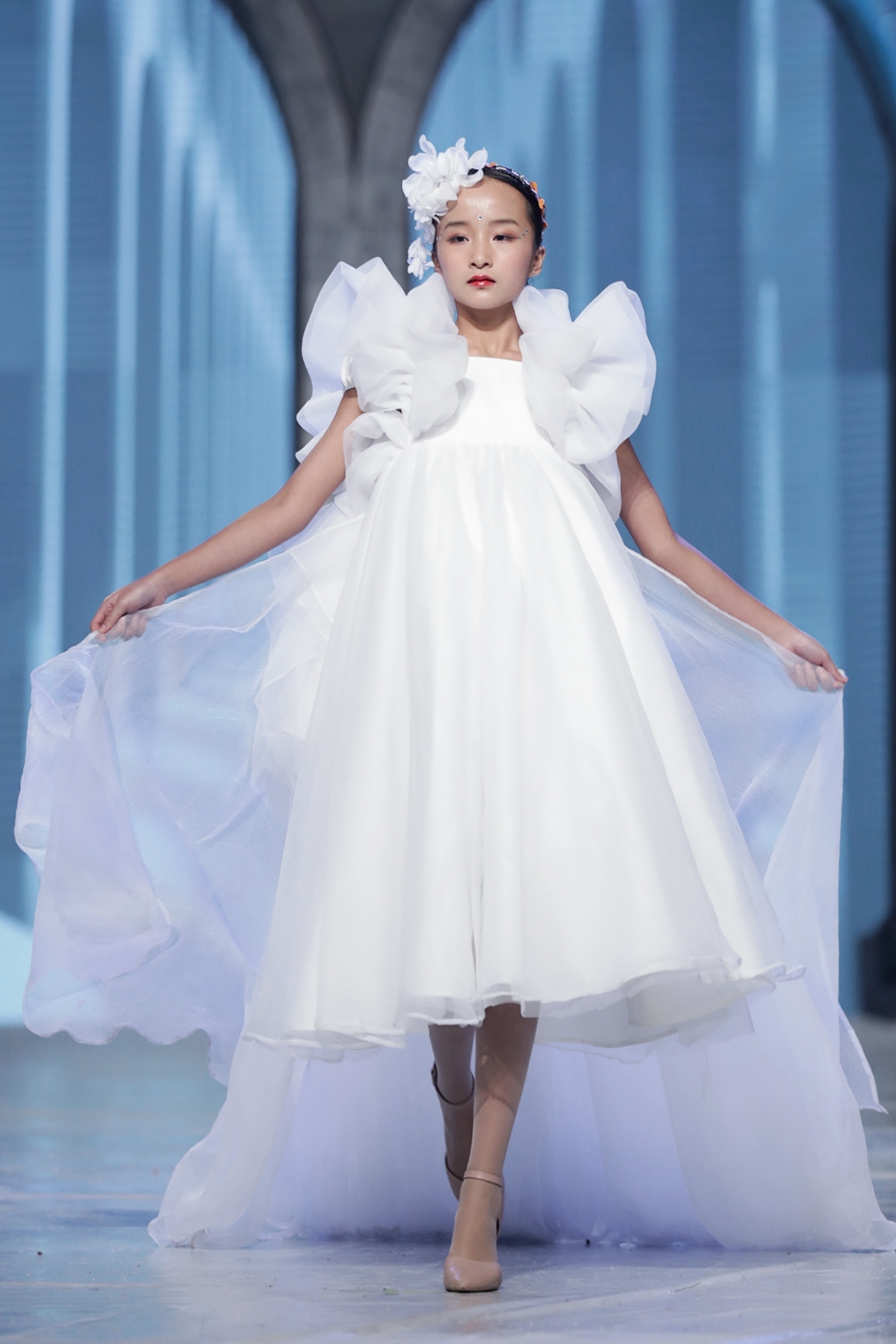 child models put on stunning display at vietnam junior fashion week 2020 picture 4