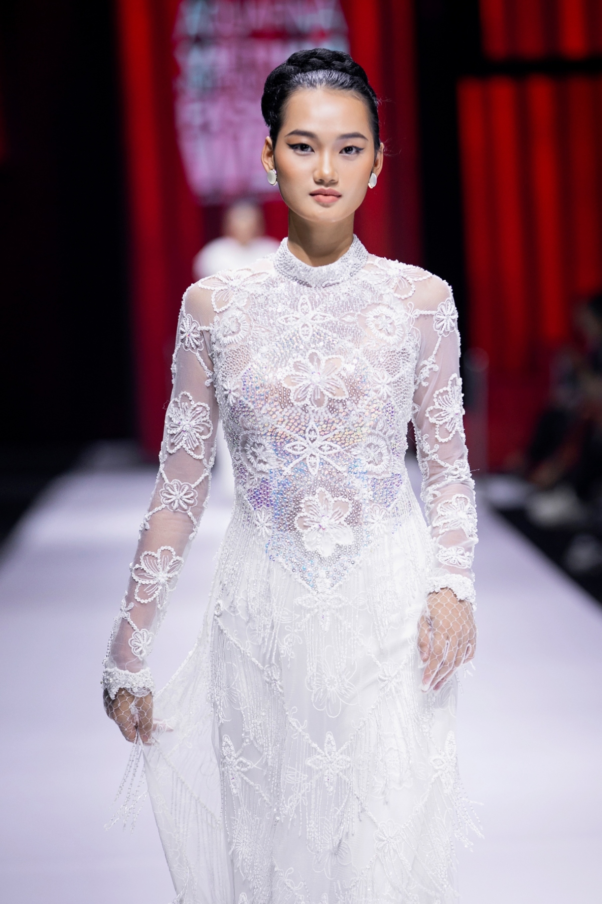 ao dai honoured at vietnam international fashion week picture 5