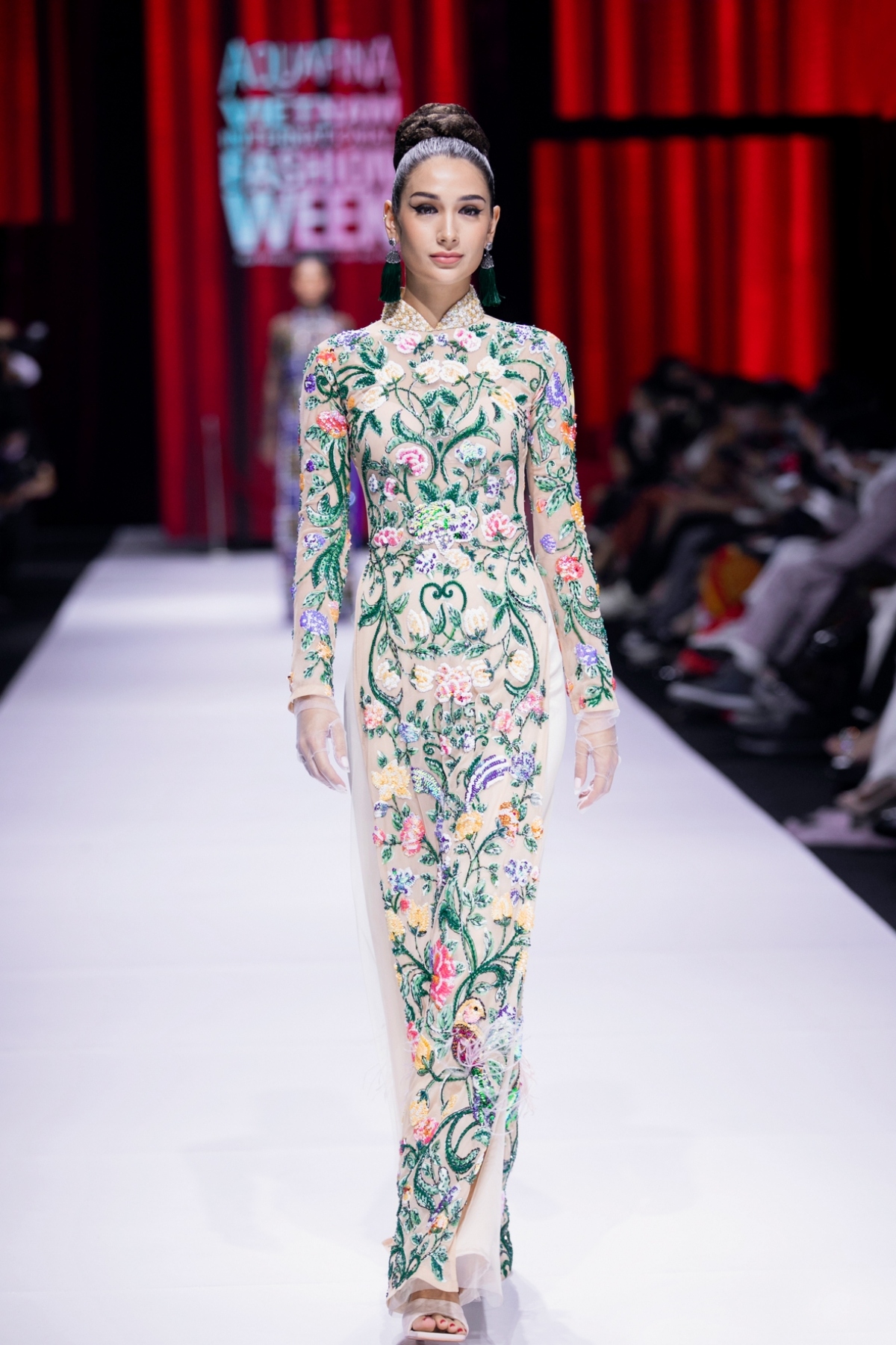 Ao Dai honoured at Vietnam International Fashion Week