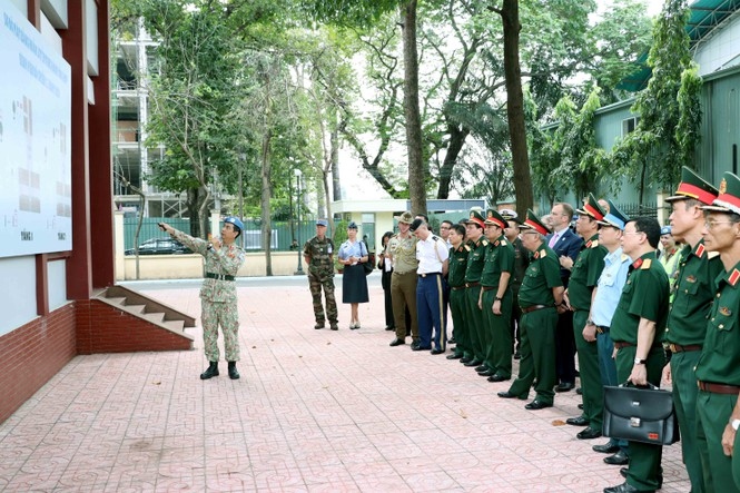 in photos staff at level-2 field hospital no. 3 attend training course picture 1