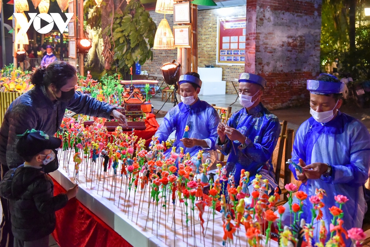 vietnamese folklore in the heart of hanoi capital picture 5