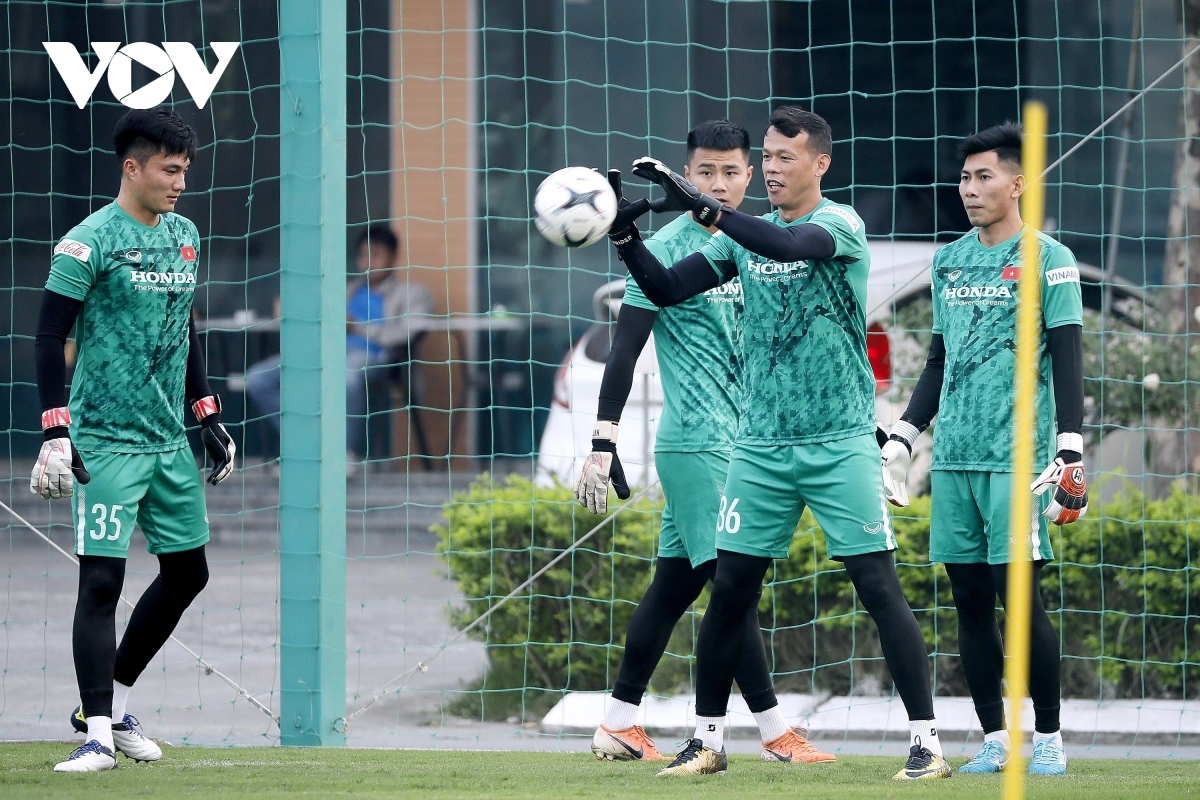 national team launch training camp in hanoi picture 11