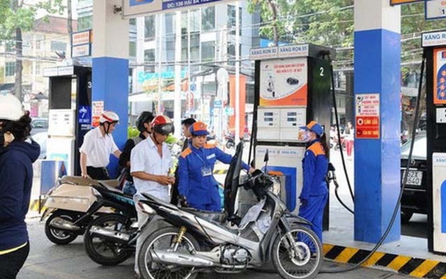 petrol prices rise by over vnd380 in final review of the year picture 1