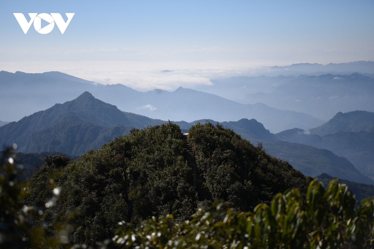  conquering chieu lau thi peak in ha giang province picture 11