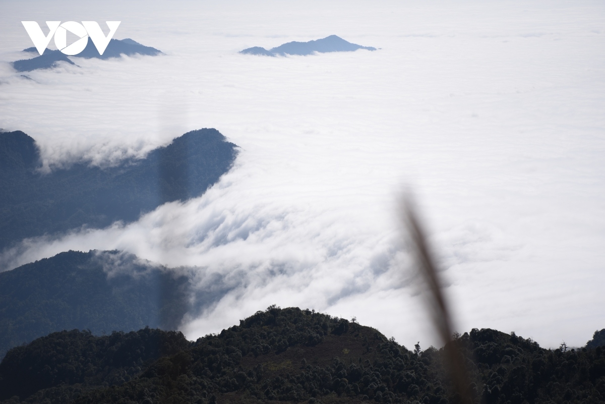  conquering chieu lau thi peak in ha giang province picture 12