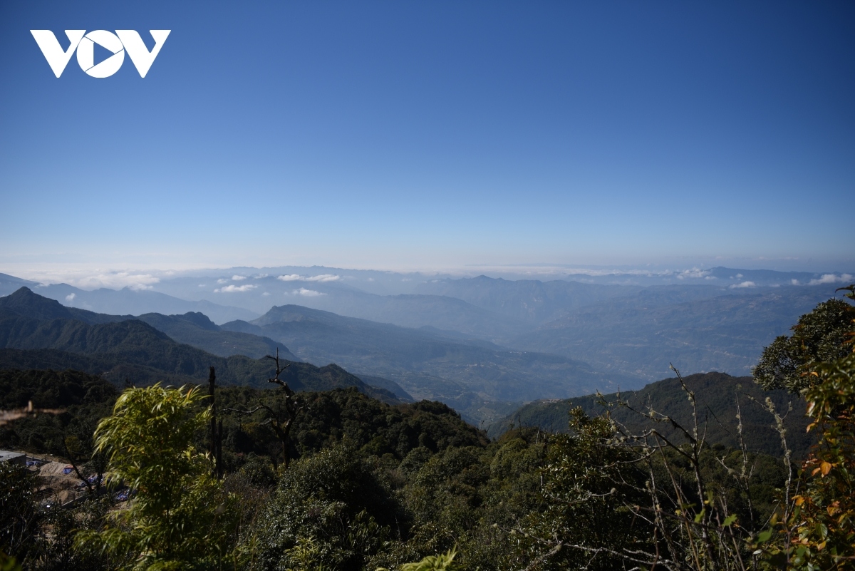  conquering chieu lau thi peak in ha giang province picture 8