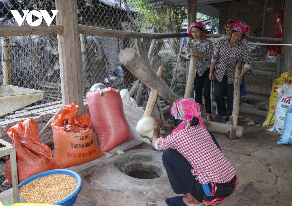 ha nhi ethnic group celebrate traditional new year festival picture 9