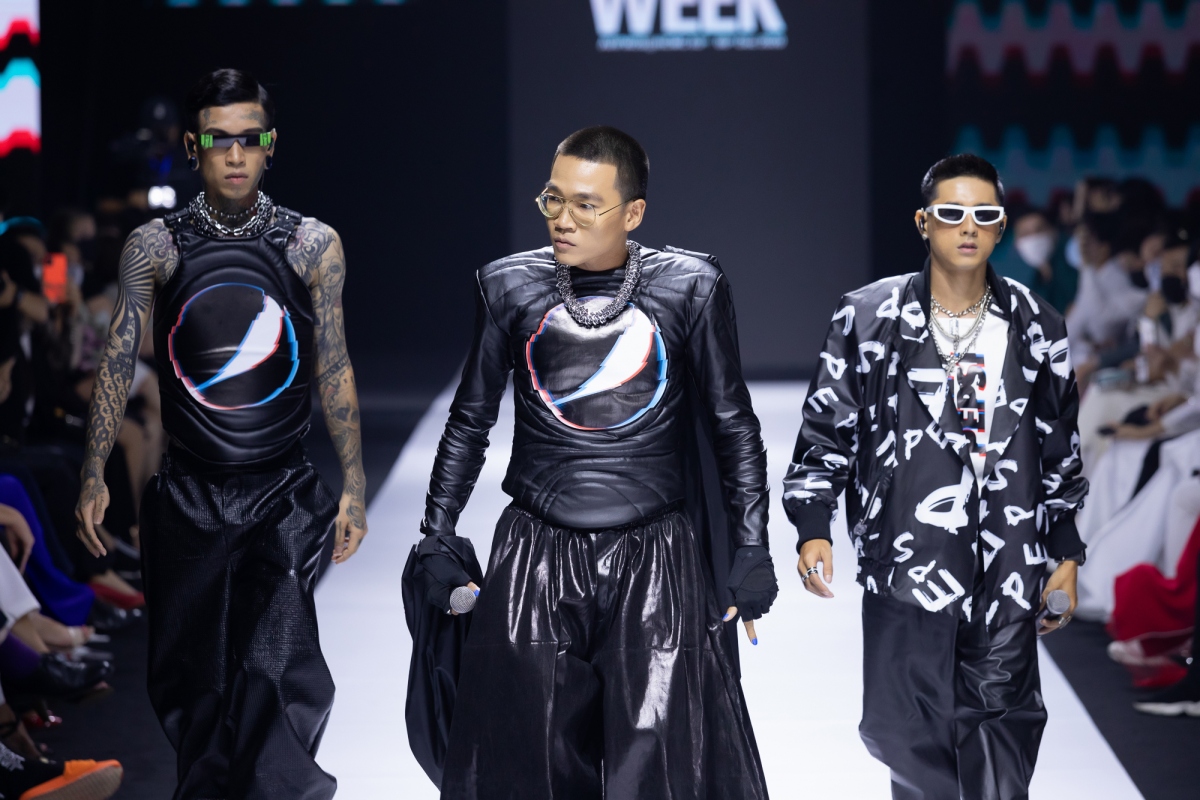 Wowy Dáº¿ Choáº¯t Va LÄƒng Ld Lam Bung Ná»• San Catwalk Khi Diá»…n Thá»i Trang Vov Vn