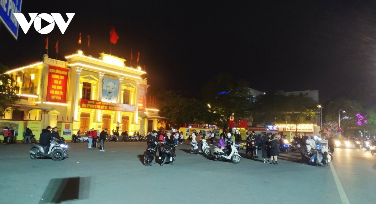 ca nuoc tung bung cac chuong trinh van hoa nghe thuat don nam moi 2021 hinh anh 11