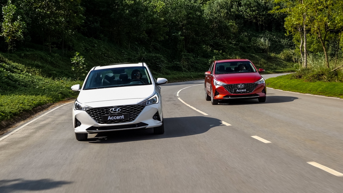 Vừa qua, TC MOTOR đã chính thức giới thiệu đến thị trường Việt Nam mẫu xe sedan Hyundai Accent phiên bản nâng cấp 2021 với nhiều thay đổi đáng chú y cùng giá bán lẻ khuyến nghị từ 426,1 triệu đồng (đã bao gồm thuế VAT), giữ nguyên giá so với phiên bản hiện tại.