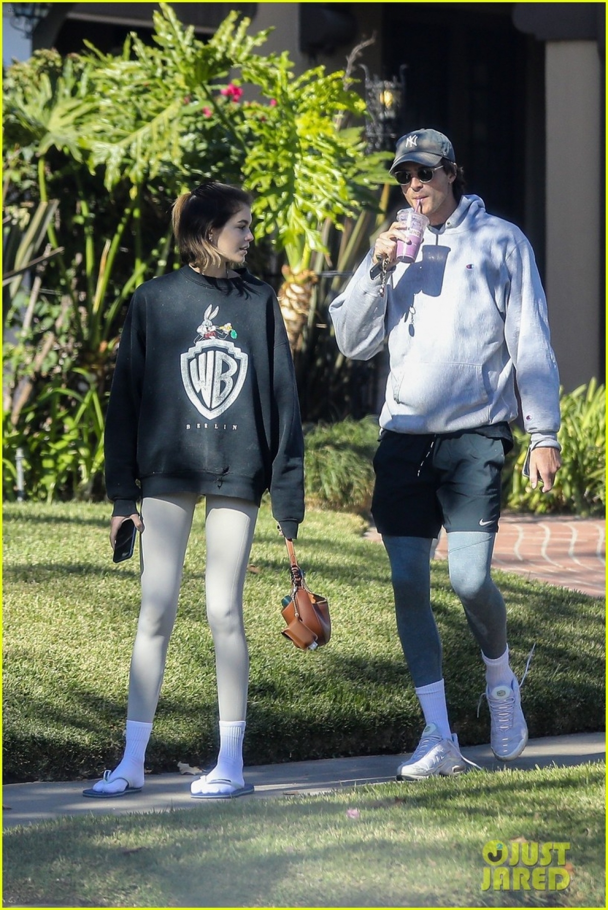 kaia gerber de toc dai khac la di choi cung ban trai moi hinh anh 8